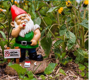 GNOME SMOKING GARDEN GNOME