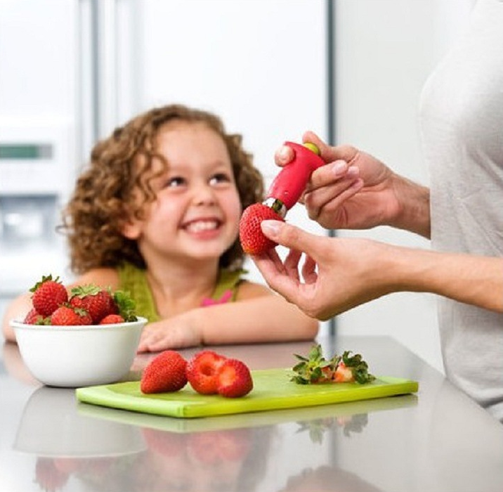 Strawberry pedicle remover